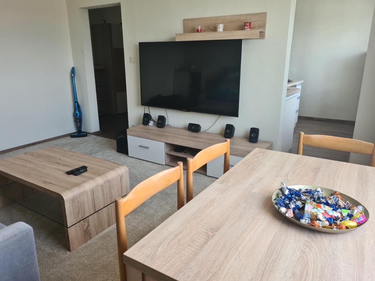Апартаменты Apartman Valentin Комарно Экстерьер фото